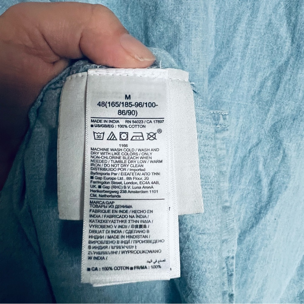 Gap Light Blue Chambray Vaca Button Down Shirt M - image 6